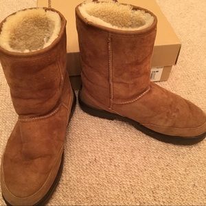 UGG ultra short women’s chestnut size 7